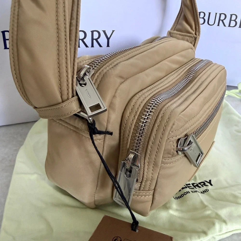 Burberry Warner Nylon Crossbody Bag Gold‎ Honey 81044931 Camera Bag New